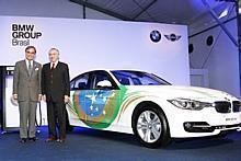  Weltpremiere des BMW 320i ActiveFlex in Brasilien: Ludwig Willisch, Leiter der Region Amerika, BMW Group (l.) und Michel Temer, Brasiliens Vizepräsident (r.).